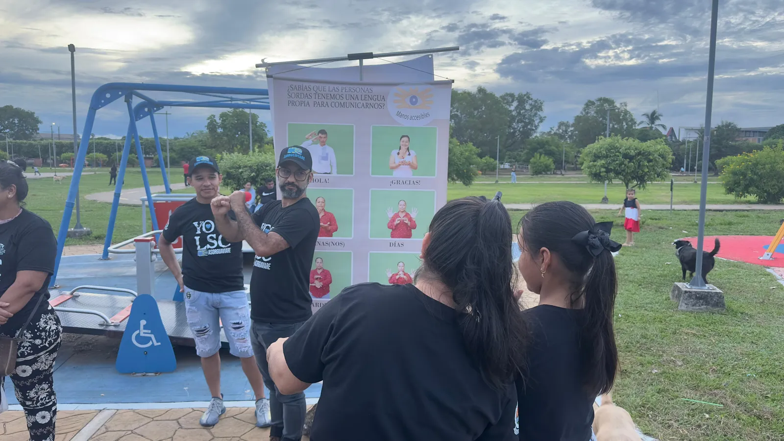 ensenanza-de-la-lsc-en-el-parque-de-la-inclusion-