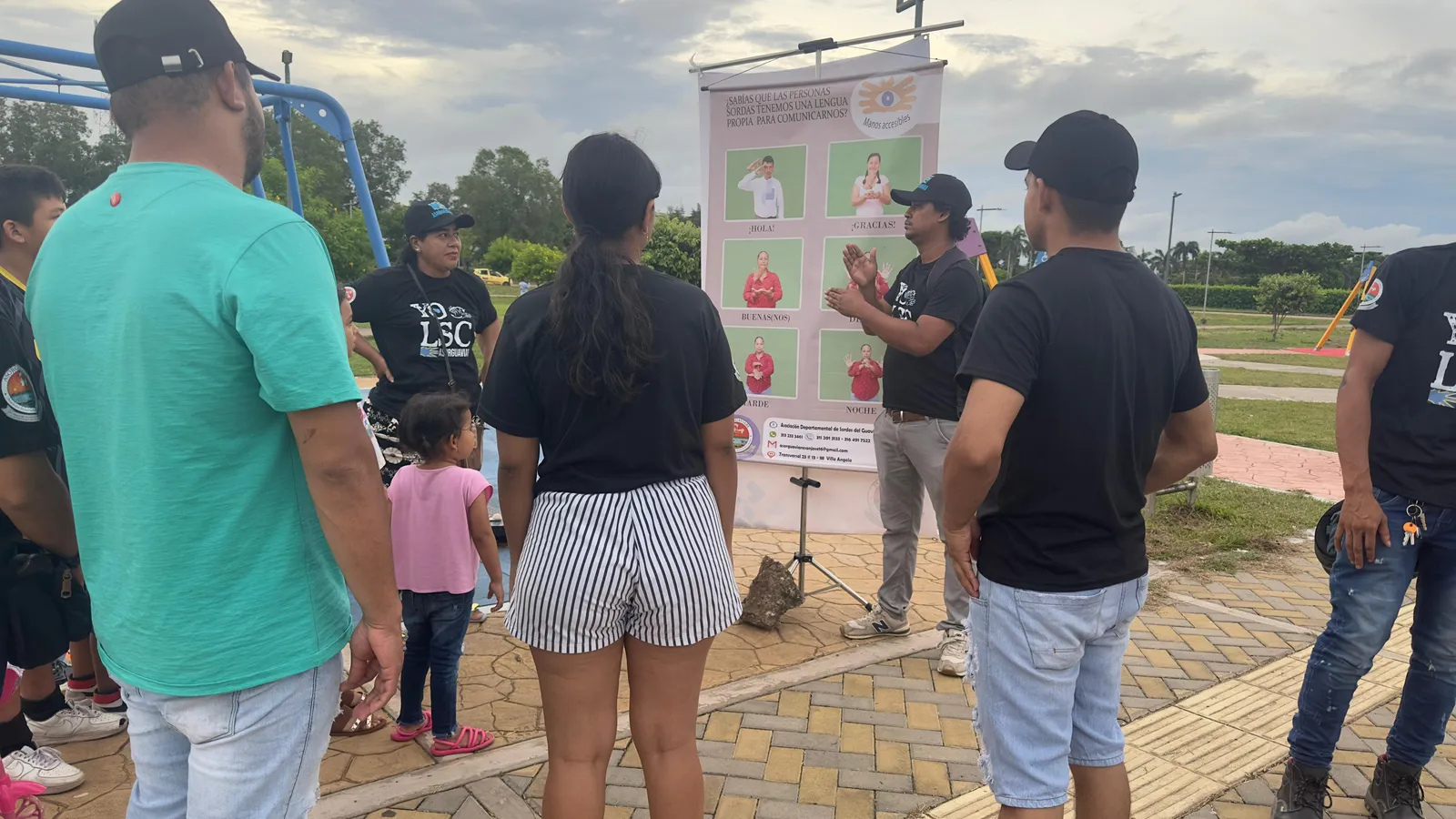 ensenanza-de-la-lsc-en-el-parque-de-la-inclusion